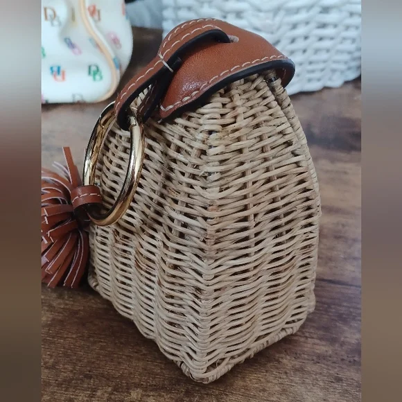 Ulla Johnson Bags The Raya Trapeze Bag In Natural By Ulla